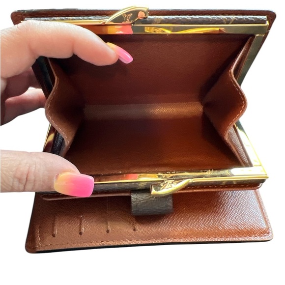 Louis Vuitton Monogram Kiss lock Wallet - Picture 2 of 6